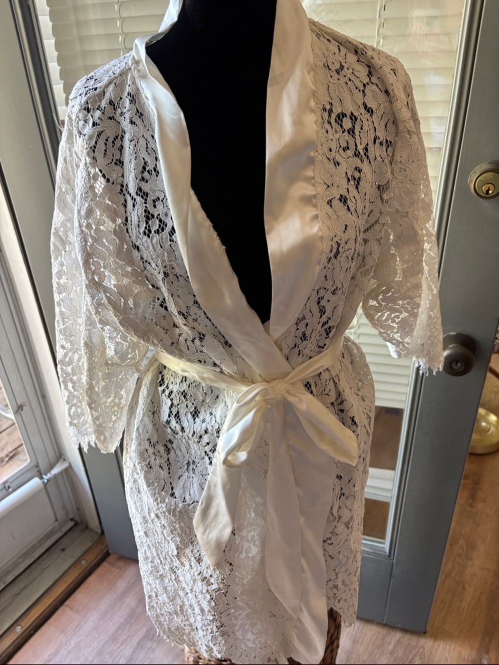 Vintage style  Lace Robe with Satin Trim - Ivory S